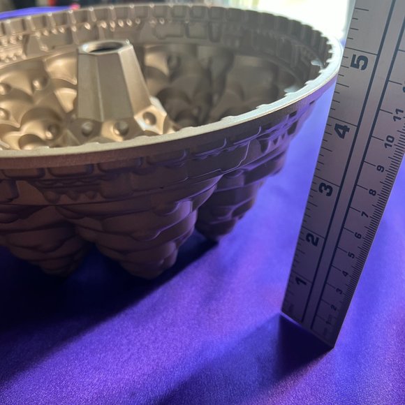 📌NORDIC WARE CHRISTMAS HOME DECOR KITCHEN HOLIDAY TREE BUNDT CAKE PAN - Picture 4 of 10